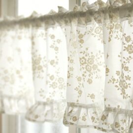 オパール加工とは｜画像でわかるファッション用語の意味 ／オパール加工とは？／オパール加工はどんなデザイン？／オパール加工