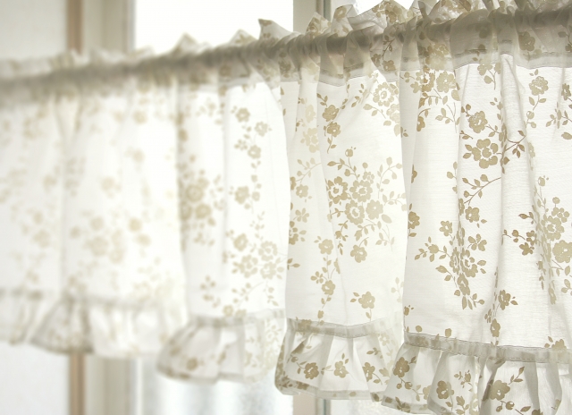 オパール加工とは｜画像でわかるファッション用語の意味 ／オパール加工とは？／オパール加工はどんなデザイン？／オパール加工