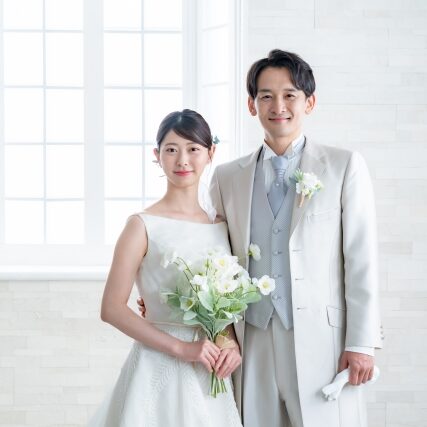 フロックコートとは｜画像でわかるファッション用語の意味 ／フロックコートとは？／フロックコートはどんなデザイン？／フロックコート