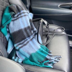 カシミアとは｜画像でわかるファッション用語の意味 ／カシミアとは？／カシミアはどんなデザイン？／カシミアのストール