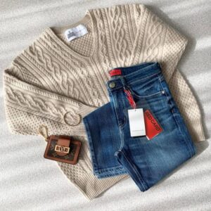 アラン模様とは｜画像でわかるファッション用語の意味 ／アラン模様とは？／アラン模様はどんなデザイン？／アラン模様の服（レディース）／アラン模様のトップス