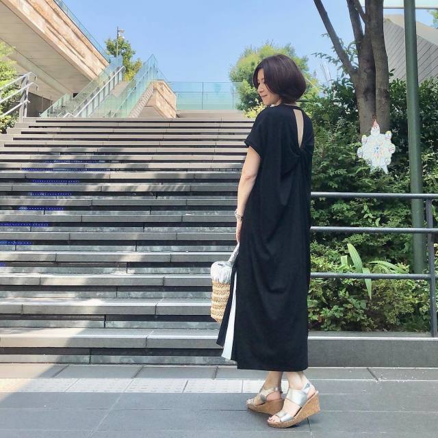 ウエッジヒールとは|画像でわかるファッション用語の意味 /ウエッジヒールとは?/ウエッジヒールはどんなデザイン?/ウエッジヒールのシューズ/ウエッジヒールのサンダル