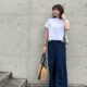 【50代のワイドパンツ】夏はトップスをインしない！ すっきり見える快適コーデ術